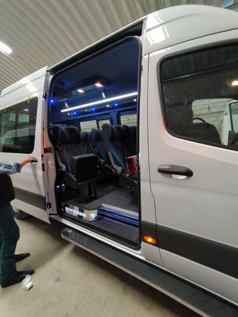 Estribo de acceso tipo sport turismo