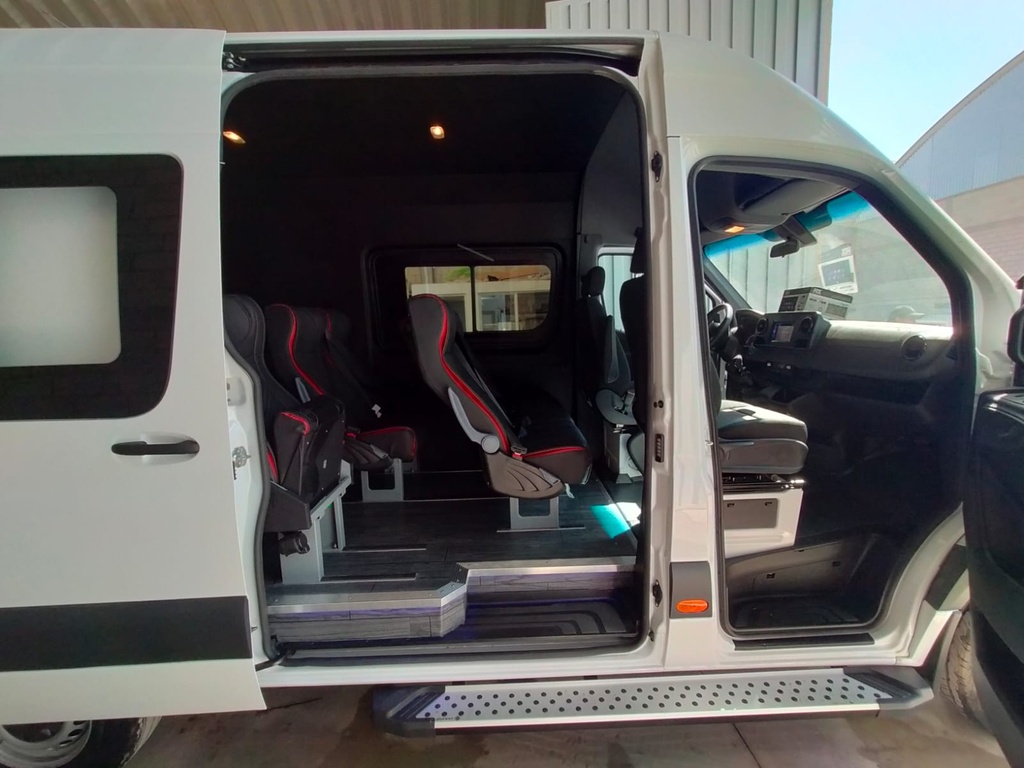 Estribo de acceso tipo sport turismo